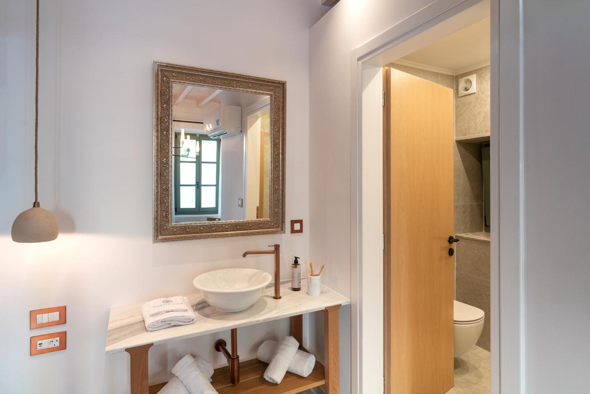Nisomar Suites Sými Luaran gambar