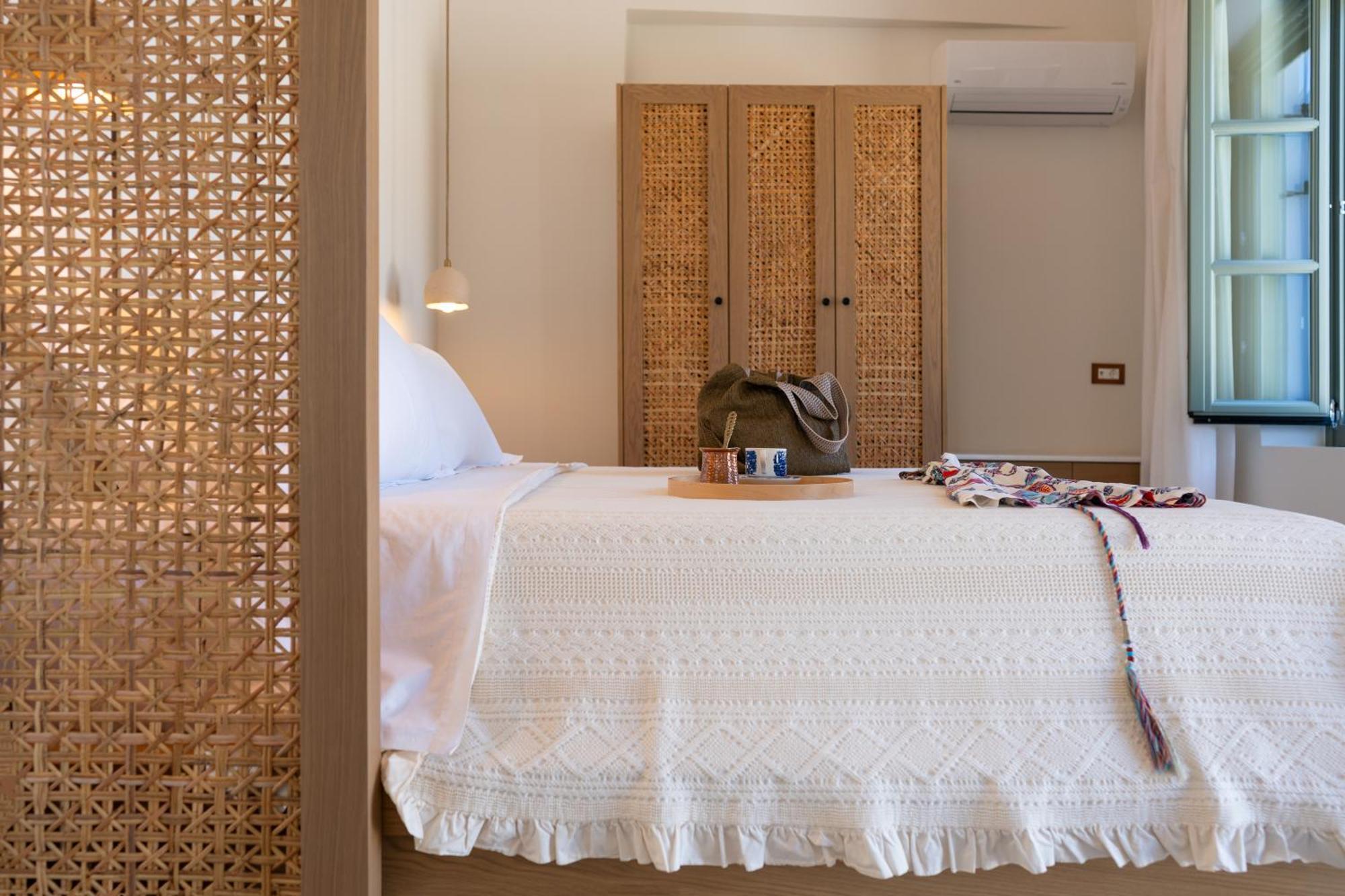 Nisomar Suites Sými Luaran gambar