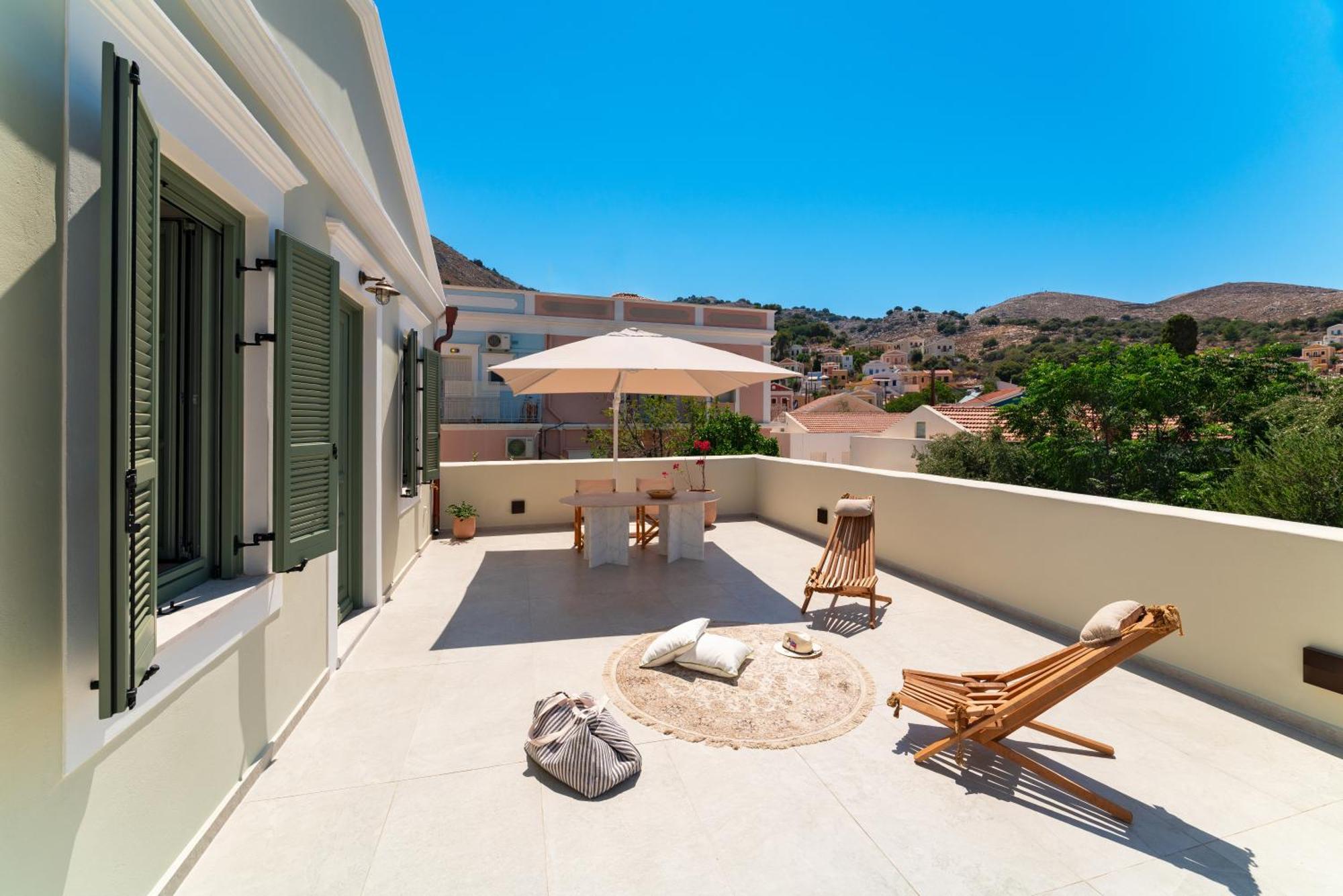 Nisomar Suites Sými Luaran gambar