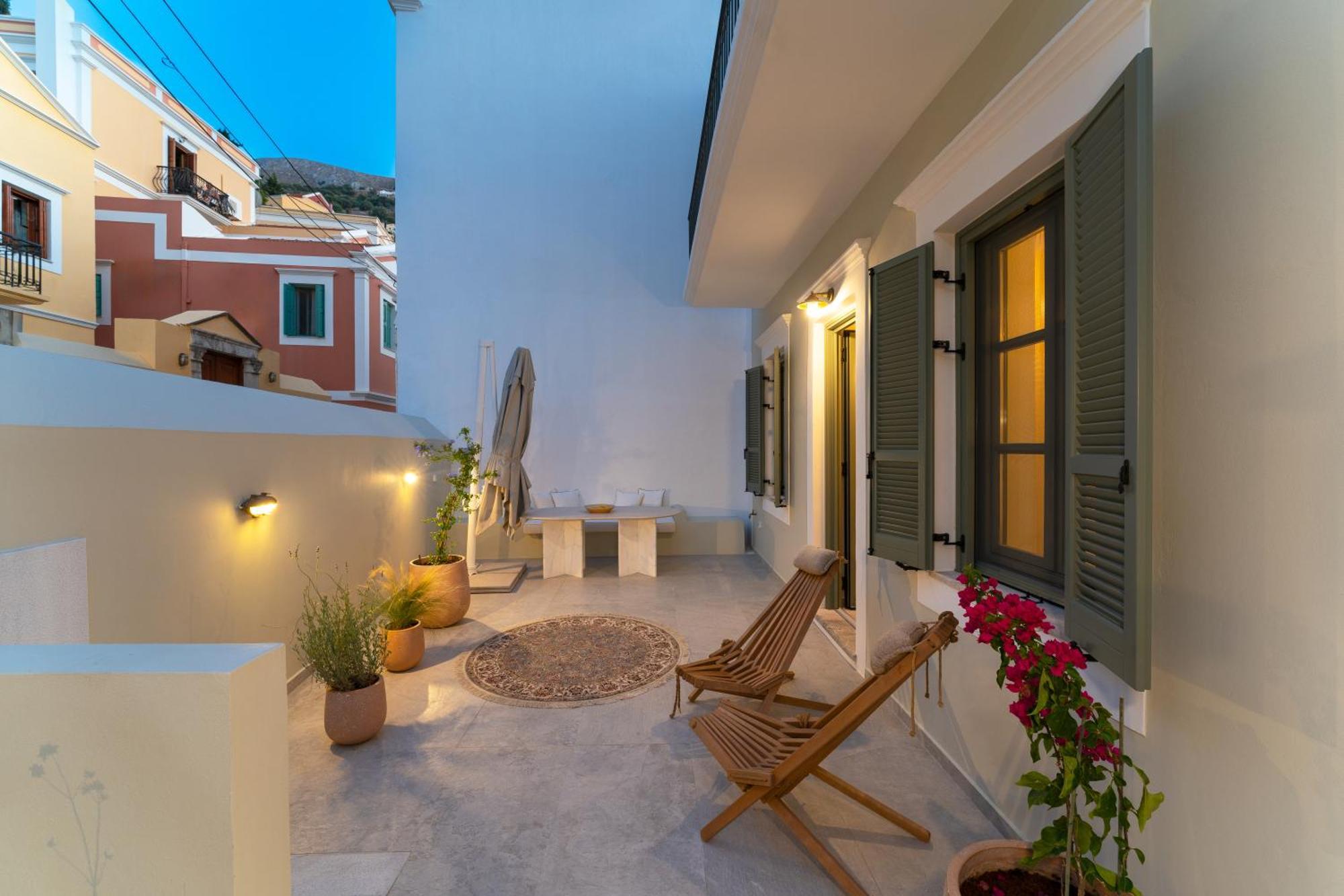 Nisomar Suites Sými Luaran gambar