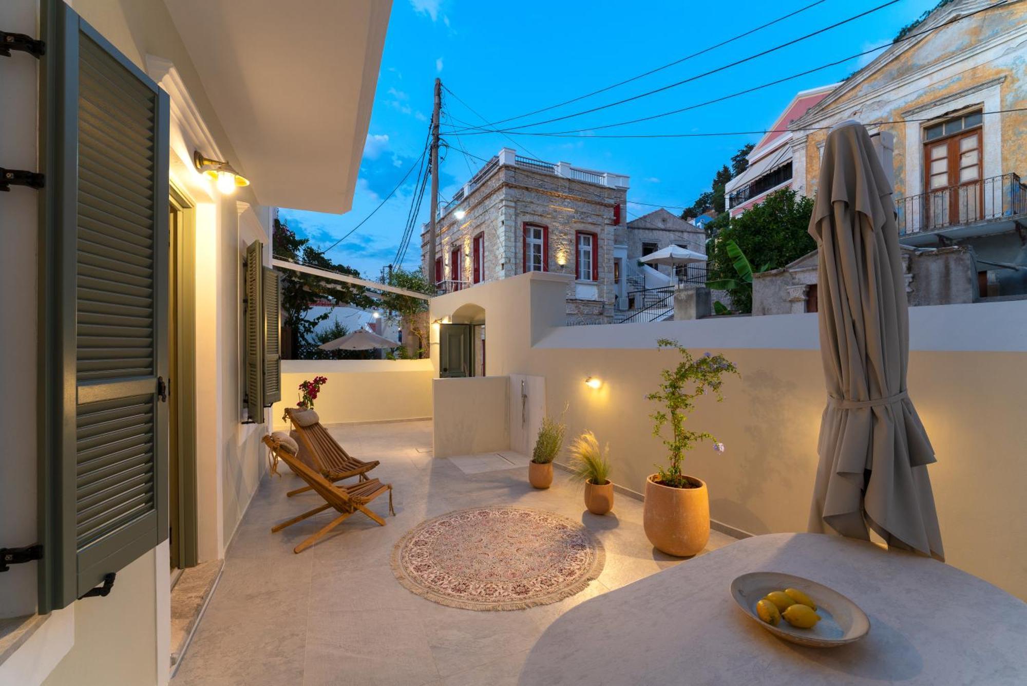 Nisomar Suites Sými Luaran gambar