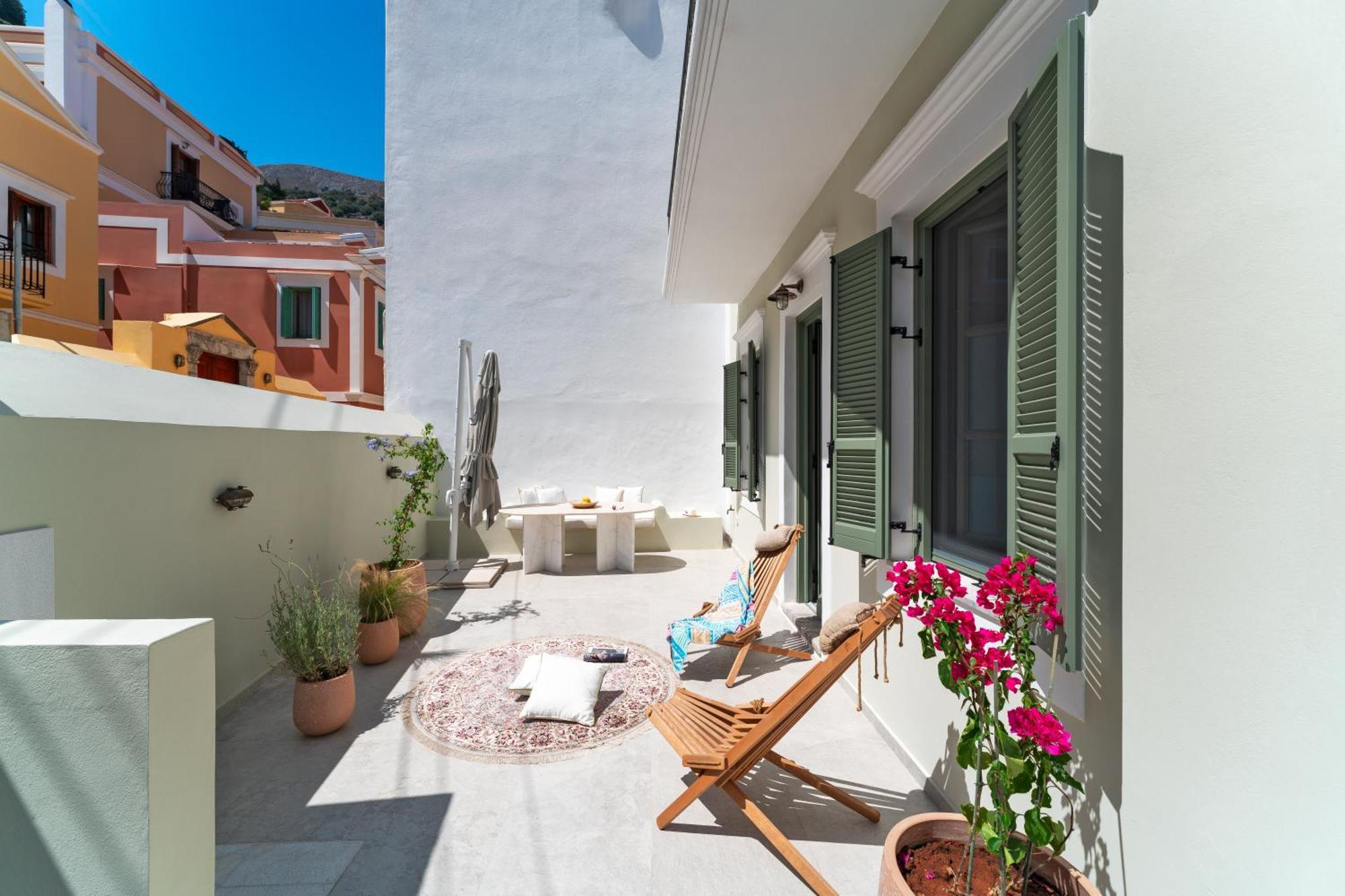 Nisomar Suites Sými Luaran gambar