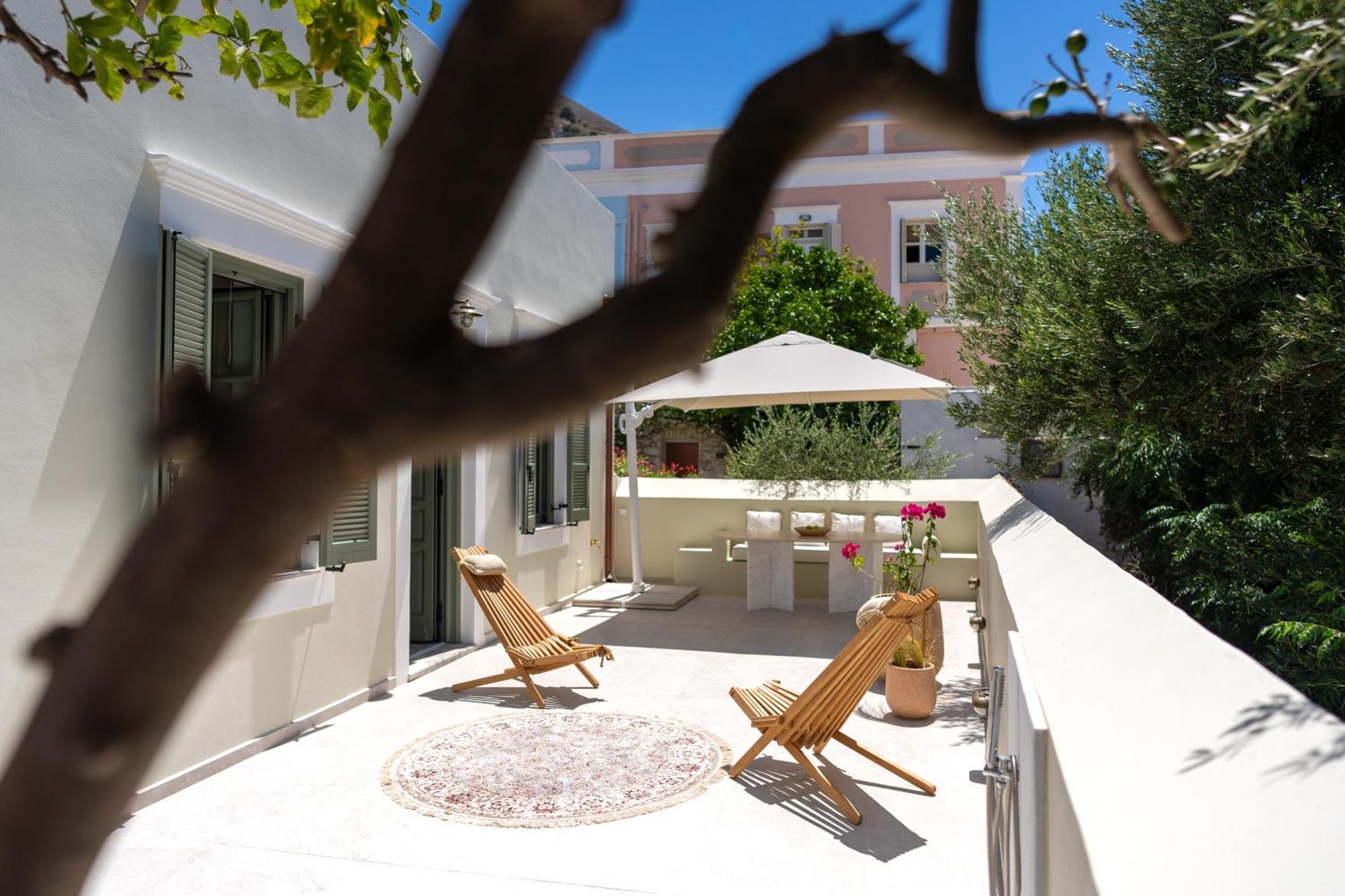 Nisomar Suites Sými Luaran gambar