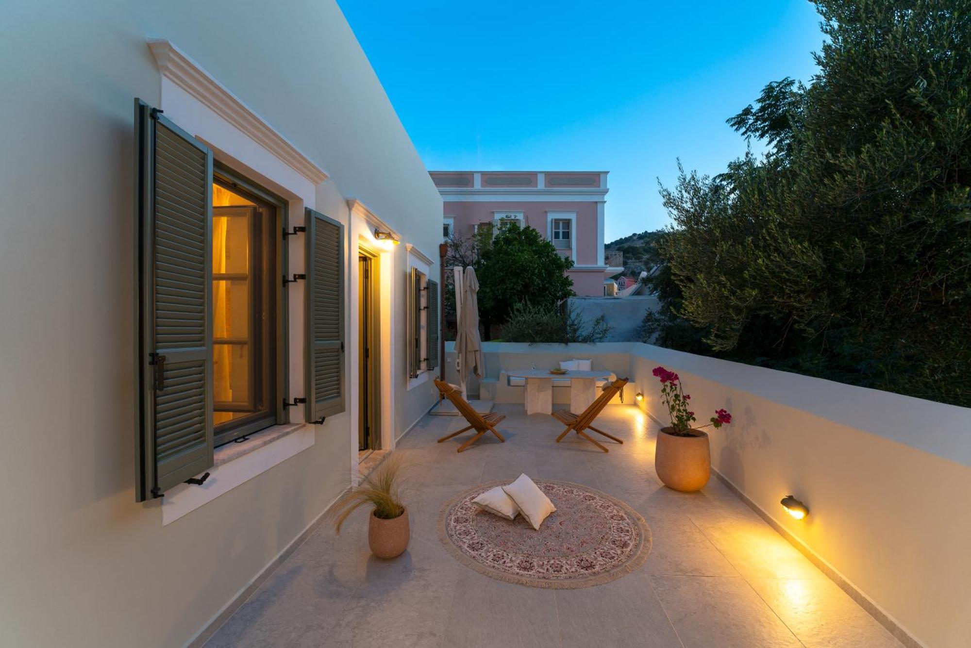 Nisomar Suites Sými Luaran gambar