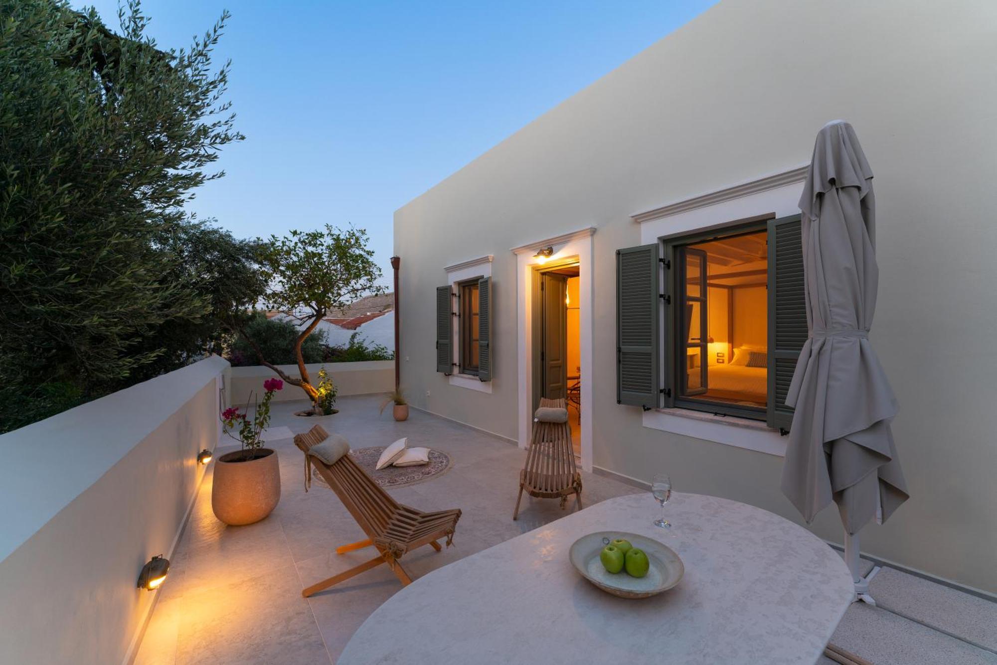 Nisomar Suites Sými Luaran gambar