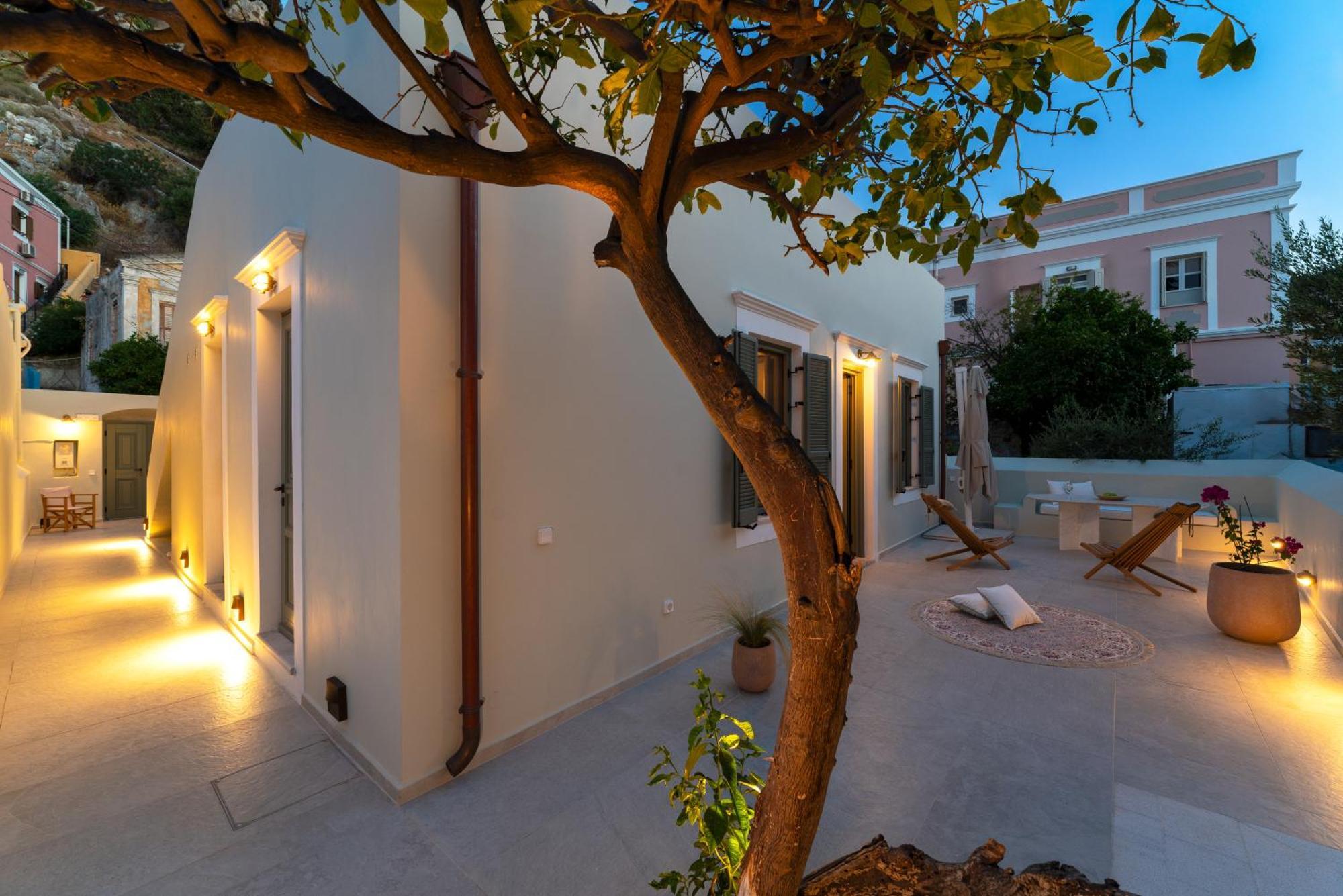 Nisomar Suites Sými Luaran gambar
