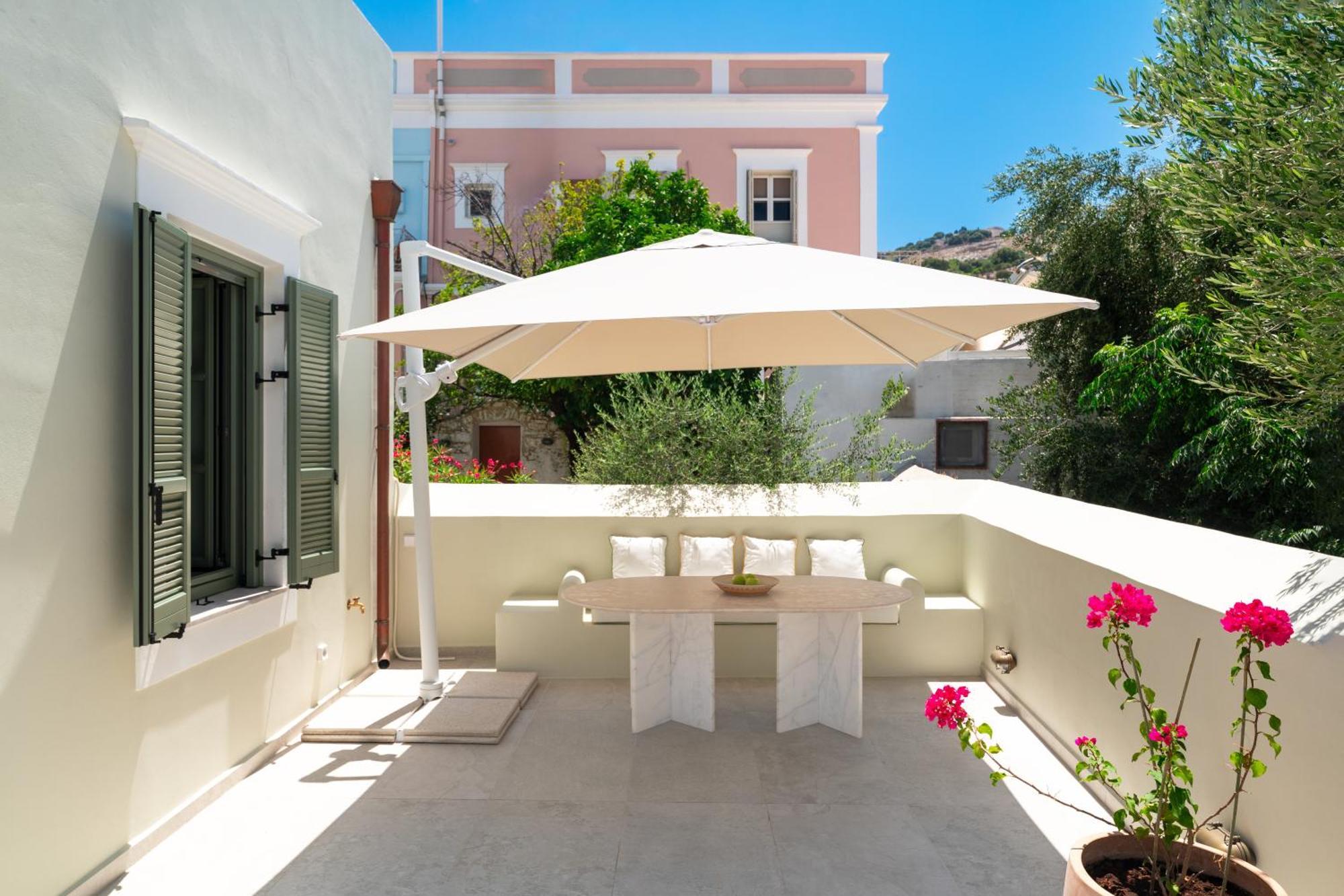 Nisomar Suites Sými Luaran gambar